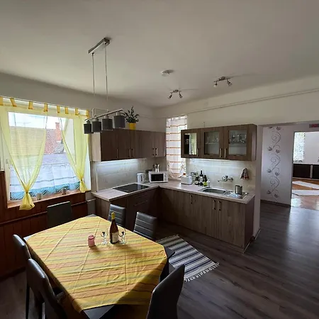 Kamilla Vendeghaz Appartement