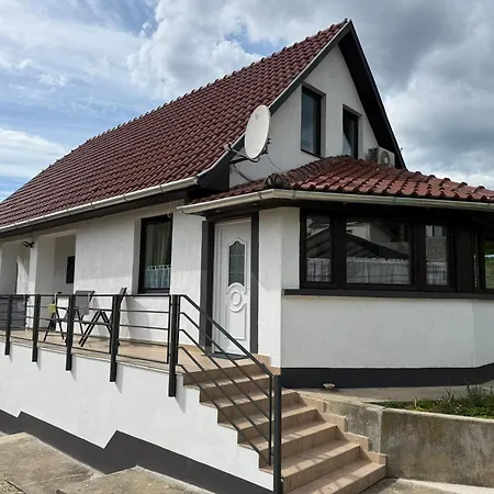 Kamilla Vendeghaz Mád